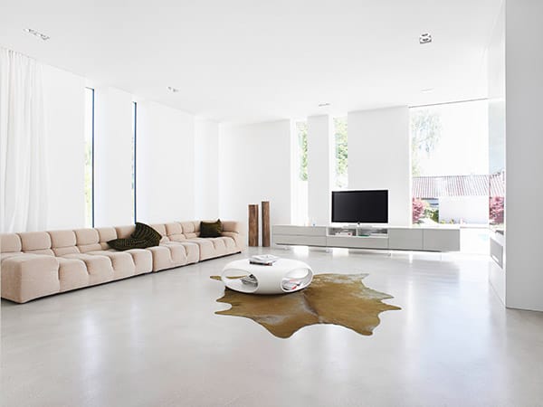 Perfekt auf den Raum und Ihre Bedürfnisse angepasst: Moderne Möbelskulpturen entwirft man auf Kundenwunsch in der Möbel-Manufaktur Kettnaker.