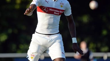 Platz 17: Das neue Stuttgarter Jersey ist sehr körperbetont. Auf dem schneeweißen Oberteil sticht der Hauptsponsor hervor.