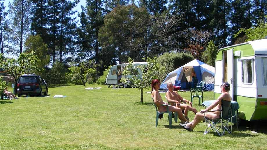 Camping der besonderen Art am anderen Ende der Welt: In Neuseeland liegt der Wai-natur Naturist Park.