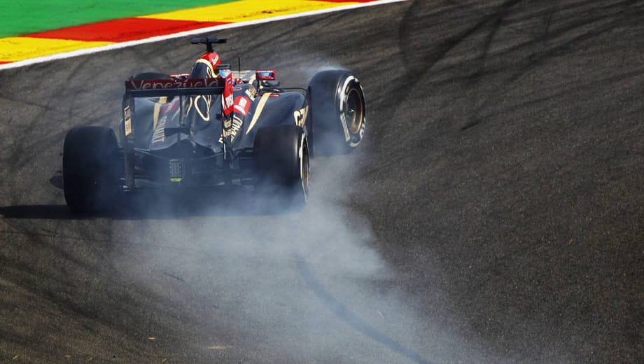Nach Maldonado sorgt Romain Grosjean mit einem Dreher für eine zweite Unterbrechung.