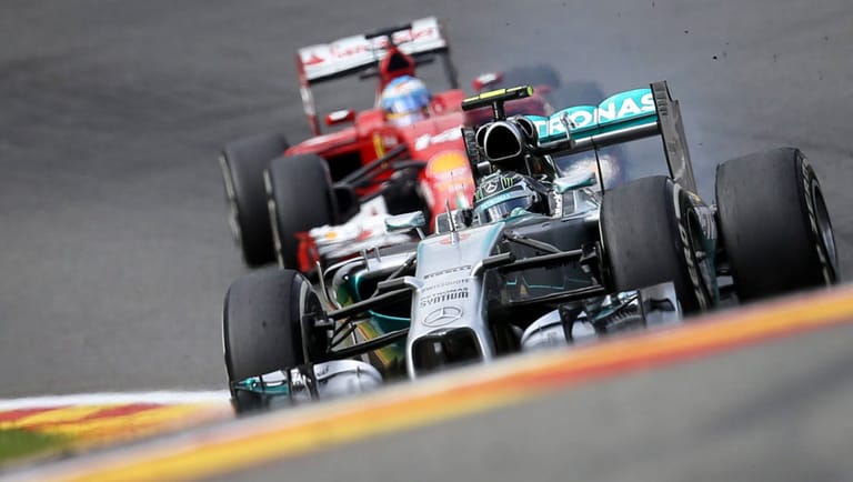Nachdem Rosberg beim Auftakt-Training die Nase vorn hatte, schlägt Hamilton in der Nachmittags-Session zurück.