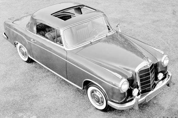 Schnell wurden die frühen Modelle des S-Klasse Coupés zum Erfolg. Entsprechend rasch ergänzte Mercedes sein Coupé-Programm um die etwas kleineren S-Klasse Typen 220, wie dieses Modell aus dem Jahr 1958.