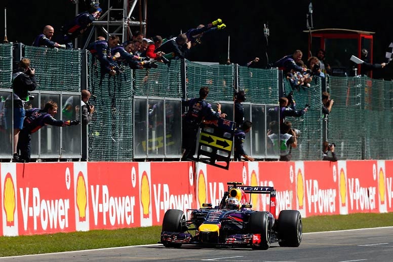 Durch das Mercedes-Malheur gewinnt Daniel Ricciardo sein drittes Rennen.