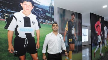 Cristiano Ronaldo stammt von der portugiesischen Insel Madeira. Für Nacional Funchal schnürte er einst die Fußballschuhe. Sein Bruder Hugo (Mitte) präsentiert in seiner Heimatstadt das Ronaldo-Museum.