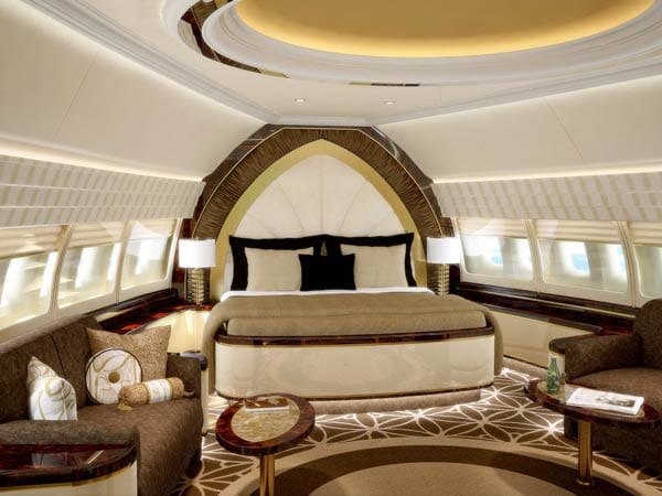 Wie bei der Air Force One des US-Präsidenten können sich auch superreiche Privatpersonen ihr Bett in der Nase ihrer 747 einrichten lassen.