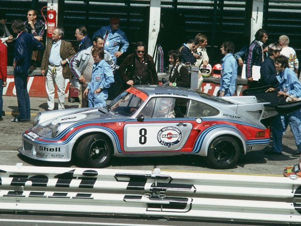 Als neues Topmodell von Porsche sollte der 911 Turbo reinrassige Rennsporttechnik auf die Straße bringen.