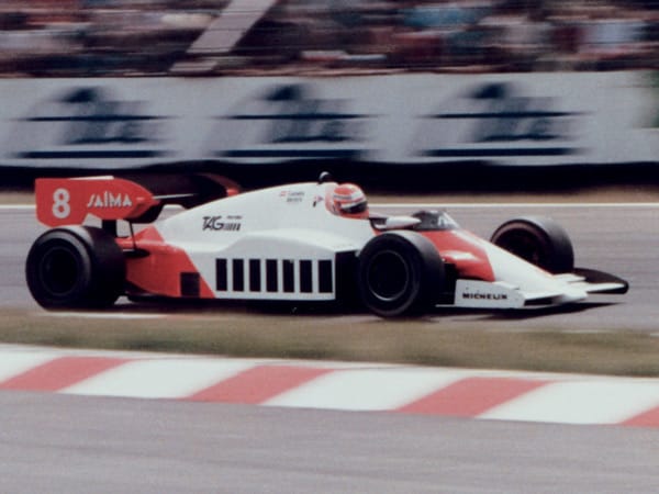 Mit dem englischen McLaren-Team schrieb der "TAG-Turbo" von Porsche Formel-1-Geschichte: 25 Siege und drei Weltmeister-Titel wurden in den 80er-Jahren eingefahren.