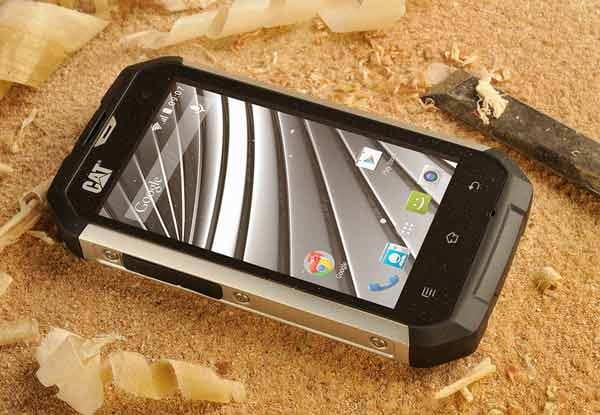 Das B15Q von Cat Phones ist ein klassisches, robustes Outdoor-Smartphone, hergestellt von der Telefon-Tochter des Baumaschinenherstellers. Es ist das erste dieser Kategorie, das mit der aktuellen Android-Verison 4.4. arbeitet und kostet etwa 329 Euro.