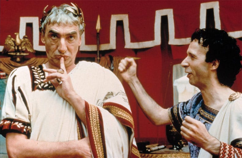 1999 spielte er in "Asterix und Obelix gegen Caesar" den römischen Kaiser. Hier ist er mit Roberto Benigni alias Tullius Destructivus zu sehen. Für seine Leistung wurde John im Jahr 2000 mit dem Bayerischen Filmpreis als Bester Nebendarsteller ausgezeichnet.