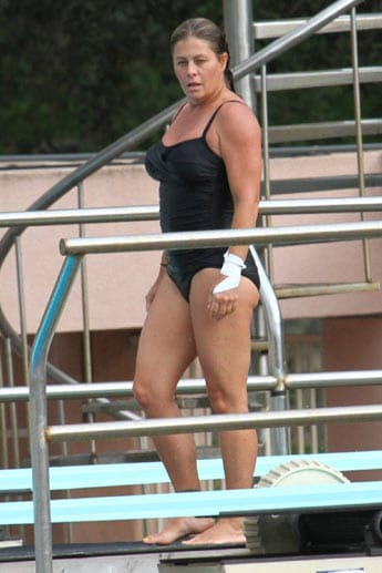 Von ihrem einst so perfekten "Baywatch"-Body ist nicht mehr viel zu sehen. Doch nach zwei Schwangerschaften trainierte sie fleißig, um wieder in Form zu kommen. 2013 nahm sie an der amerikanischen Version von "Pool Champions" teil.