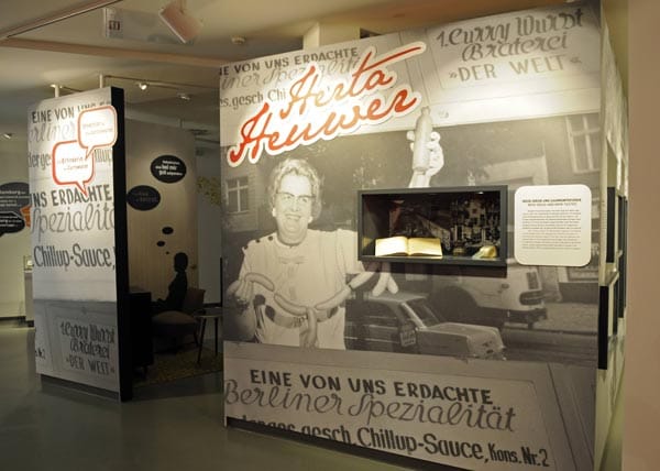 Vor 65 Jahren hat Herta Heuwer an der Ecke Kantstraße/Kaiser-Friedrich-Straße die weltweit erste Currywurst kreiert.