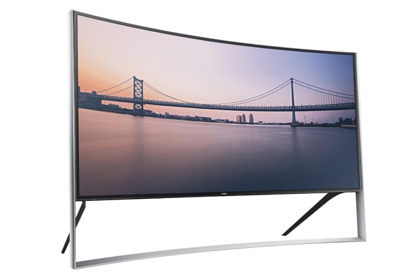 Der Samsung UE105S9W ist das Spitzenmodell des Konzerns mit 4K-Technologie. Der 105-Zoll-Bildschirm ist 2,66 Meter breit, er bietet ein 21:9-Bildformat mit 5120 Pixeln in der Breite. Das Gerät wird einzeln angefertigt und kostet um 120.000 Euro.