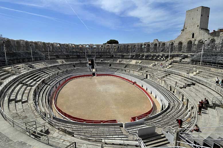 Eine Sehenswürdigkeit der Region ist das Amphitheater der Gemeinde Arles.