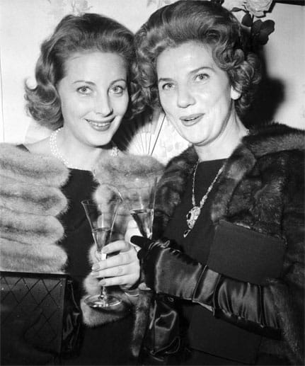 Kappelsberger gehörte zu den ersten Ansagerinnen im deutschen Fernsehen. Das Bild zeigt Kappelsberger (li.) mit ihrer Kollegin Anneliese Fleyenschmidt (re.) im Jahr 1960.