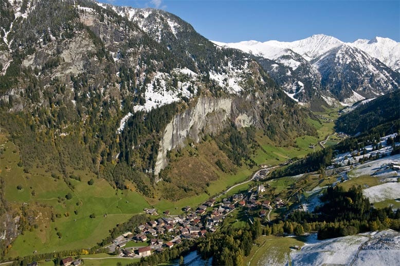 Die Gemeinde Hüttschlag bildet den Talschluss des Großarltales, welches als verbindendes Landschaftselement zwischen den Hohen und den Niederen Tauern gelten kann.