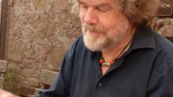 Reinhold Messner wird am 17. September 70 Jahre alt - und er hat sich in den letzten Jahren kaum verändert. Nur der immer noch dichte Haarschopf ist grauer geworden ebenso wie der charakteristische Bart.