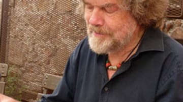 Reinhold Messner wird am 17. September 70 Jahre alt - und er hat sich in den letzten Jahren kaum verändert. Nur der immer noch dichte Haarschopf ist grauer geworden ebenso wie der charakteristische Bart.