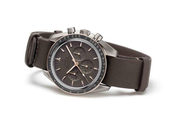 Hayeks Swatch Group ist so etwas wie eine Supermacht im Uhren-Geschäft. Zum Konzern gehören weltbekannte Marken wie Omega mit seiner Moonwatch (im Bild mit der Jubiläumsausgabe), Tissot oder Glashütte Original.