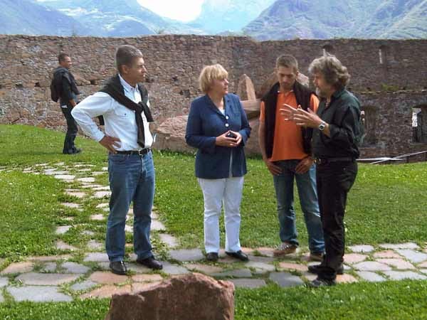 Stolz ist Reinhold Messner auf seine Museen zum Themen Berge und Bergsteigen. 2010 kam selbst Kanzlerin Angela Merkel nebst Gatten zu Besuch in das Museum im Castel Firmiano nahe Bozen.