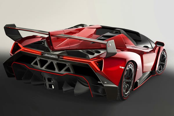 Das ist die Roadster-Version des Veneno. Zu haben für rund 3,9 Millionen Euro.