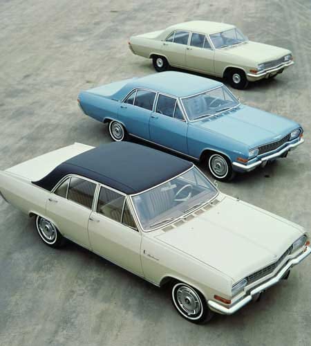 Vor 50 Jahren kam die legendäre Opel KAD-Reihe auf den Markt, also jene Oberklasse-Familie mit den Mitgliedern Diplomat (ganz vorn im Bild), Admiral und Kapitän.