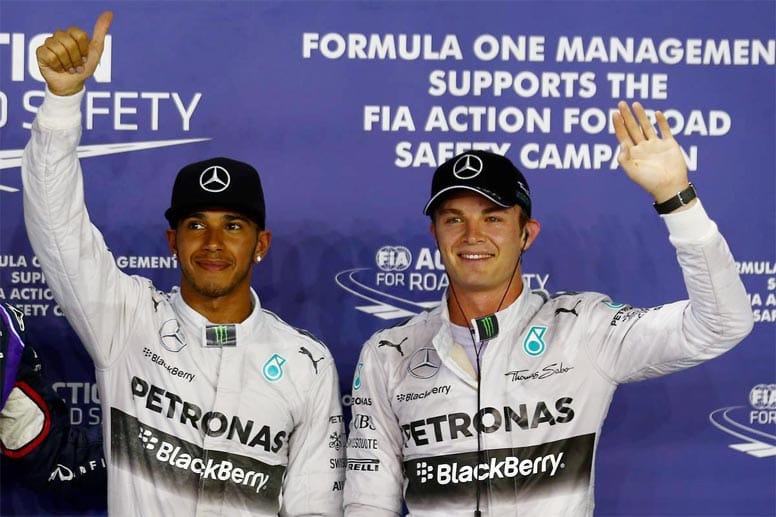 Im Qualifying leuchtet es wieder Silber an der Spitze des Klassements. Lewis Hamilton (li.) sichert sich die Pole Position, weil er sieben Tausendstelsekunden schneller als Nico Rosberg ist.