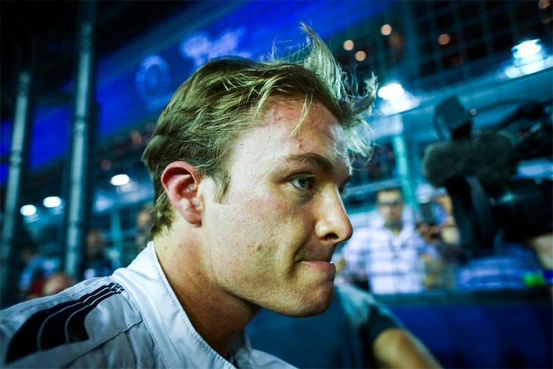 Rosberg versucht es, aber die Probleme reißen nicht ab. Beim ersten Boxenstopp muss er sein Rennen beenden.