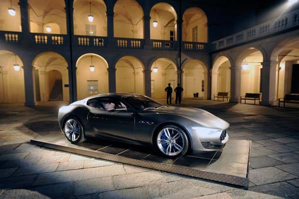 Auch zum Geburtstag ist der Blick nach vorn gerichtet: Das Maserati Alfieri Coupé geht bereits 2016 an den Start.