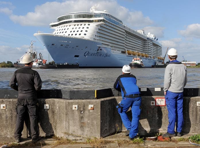 Das Ziel ist der niederländische Hafen Eemshaven, wo die "Quantum" am Dienstag eintreffen sollte.