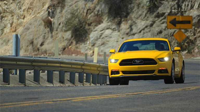 Im Herbst 2014 kam in den USA die neueste Generation der US-Sportwagenikone Ford Mustang auf den Markt. Jetzt rollt der Sportler auch wieder offiziell nach Europa.