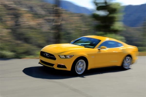 Der Sprint von 0 auf 100 schafft der neue Mustang in unter fünf Sekunden. Die Spitzengeschwindigkeit liegt bei 250 km/h. Weitere Leistungsdaten hat Ford noch nicht genannt.