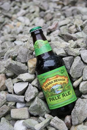 Sierra Nevada Pale Ale. Allen Flaschenbieren von Sierra Nevada wird vor dem Abfüllen eine kleine Menge frische Hefe beigefügt, um durch Nachgärung in der Flasche Geschmack und Haltbarkeit zu verbessern, das nennt sich "bottle conditioning".
