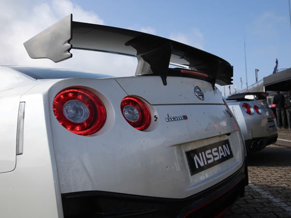 Typisch für den Nissan GT-R Nismo ist der große Heckflügel.