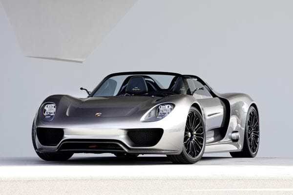 Dieser Supersportwagen von Porsche ist ein Hybrid. Der Preis für den Porsche 918 Spyder liegt bei 768.000 Euro.