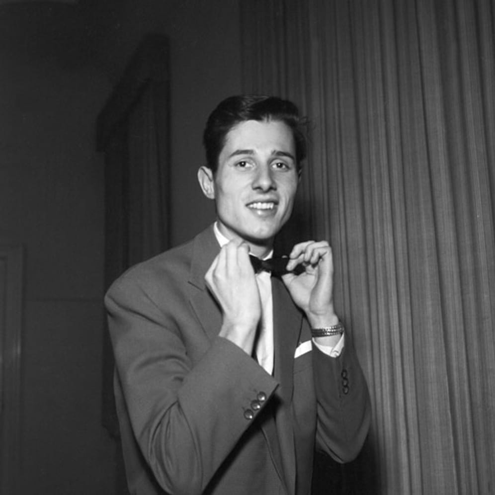 Jürgens war schon jung erfolgreich. Mit dem Lied "Je t'aime" gewann er 1950 mit gerade einmal 16 Jahren den Komponisten-Wettbewerb des Österreichischen Rundfunks.