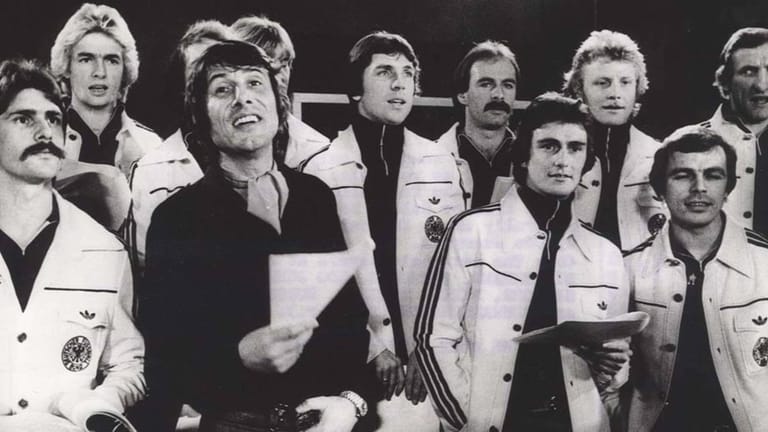 Proben mit der deutschen Fußball-Nationalmannschaft: Das Lied "Buenos dias, Argentina" war der deutsche WM-Song 1978 und Udo Jürgens' größter Hit.