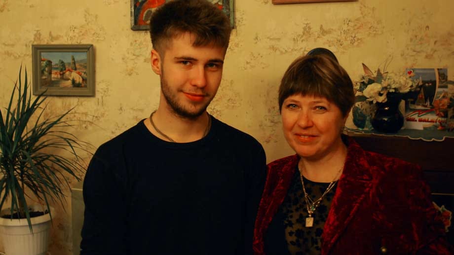 Elena Hartschenkowa und ihr Sohn Kyrill zeigen Touristen, wie sie leben.