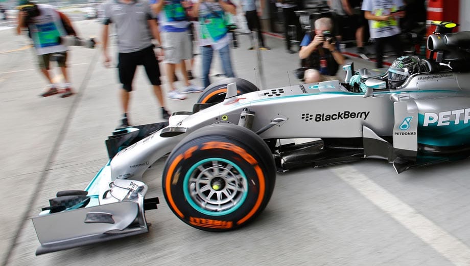Die schnellste Runde im Auftakt-Training fährt Nico Rosberg.