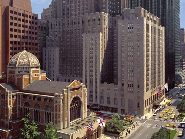 Mitten im Herz von Manhattan: Das Waldorf Astoria ist das Gebäude mit den Flaggen rechts unten.