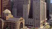 Mitten im Herz von Manhattan: Das Waldorf Astoria ist das Gebäude mit den Flaggen rechts unten.