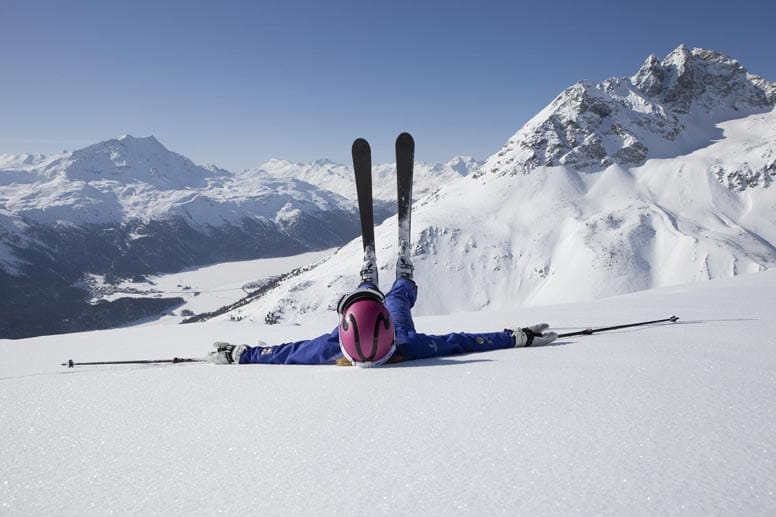In St. Moritz wird die weltweit erste Yoga-Piste am Rand der Paradiso-Abfahrt auf Corviglia eingerichtet. Ein weltweites Medienecho ist dem "Yoga on Snow" sicher.