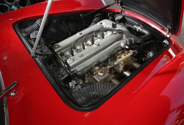 Bei der Giulietta Sprint Zagato waren 6500 Umdrehungen nötig, um die 97 PS aus dem Triebwerk herauszukitzeln. Das maximale Drehmoment von 112 Newtonmetern stand bereits 1000 U/min vorher bereit.