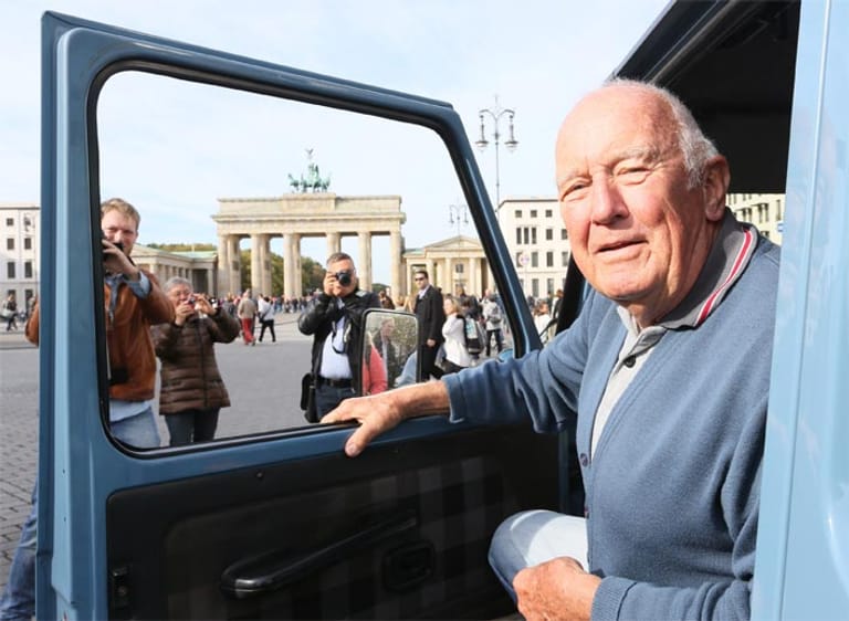 Holtorf hat mit seinem Auto "Otto" in 26 Jahren 215 Länder bereist.