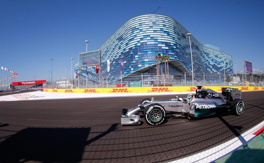 Die Tagesbestzeit beim zweiten freien Training zur Rennpremiere in Russland fährt Lewis Hamilton.