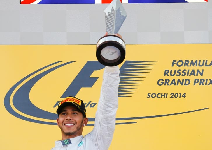 Hamilton ist vor den abschließenden Rennen in den USA, Brasilien und Abu Dhabi nun klarer Favorit. "Ich will diesen Titel unbedingt", sagte er bereits vor dem Start in Sotschi. Momentan scheint niemand in der Lage zu sein, mit ihm auf der Strecke Schritt zu halten.