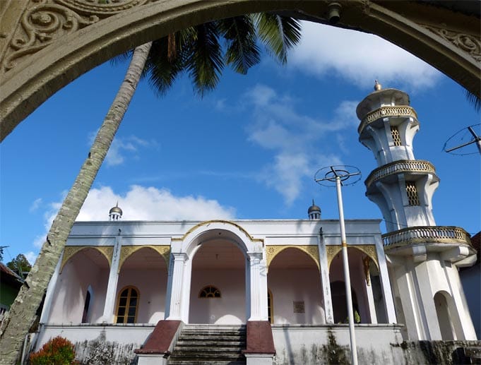 Das kleine Museum von Rumah Budaya war einmal eine Moschee. Heute findet man dort allerlei an Andenken aus der Kolonialzeit.