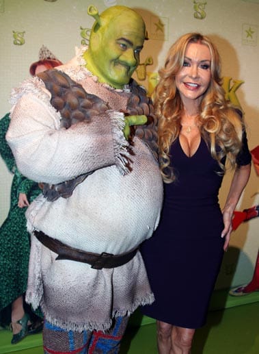 Hier posiert Buster mit dem "Shrek"-Darsteller.