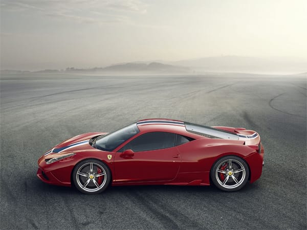 Diese Leistungssteigerung spiegelt sich in glatten drei Sekunden wieder, die der Ferrari braucht, um von 0 auf 100 km/h zu beschleunigen.
