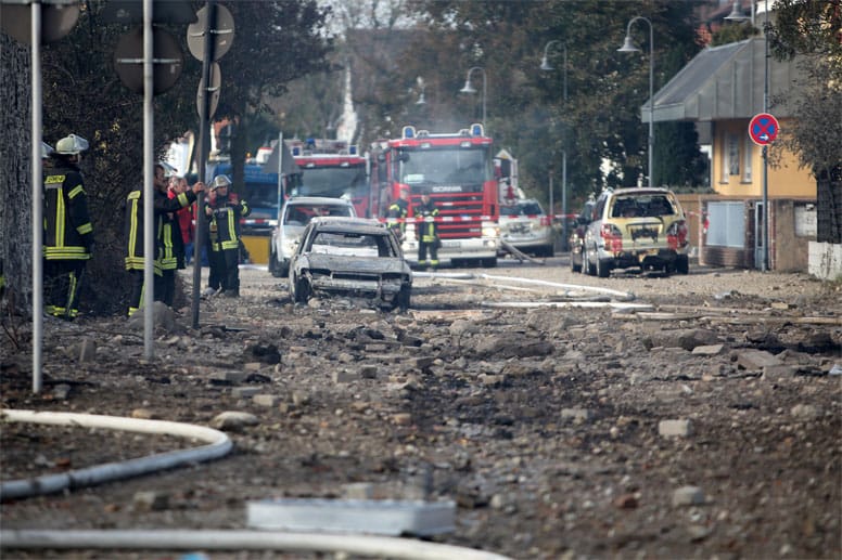 Nach der Explosion bietet sich den Rettungskräften ein Bild der Zerstörung.