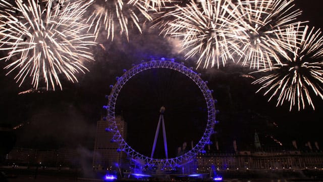 Erleben Sie gemeinsam mit anderen Menschen das Feuerwerk in London